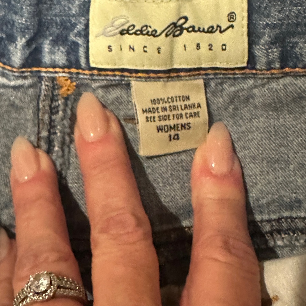 Eddie Bauer Women's Relaxed Blue Jeans - Picture 2 of 4